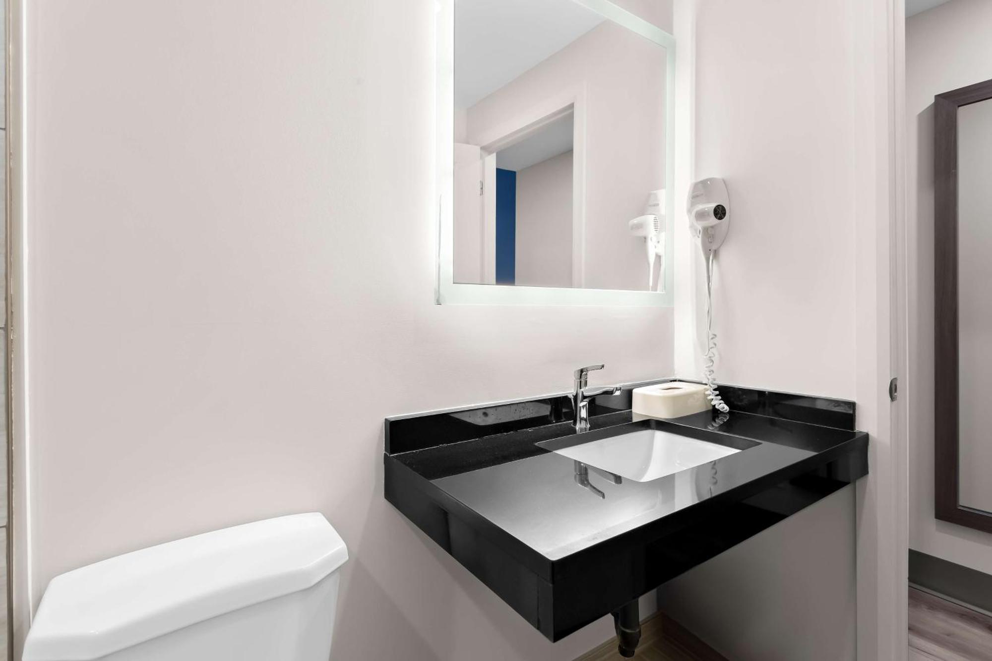 Surestay Plus By Best Western Windsor Esterno foto