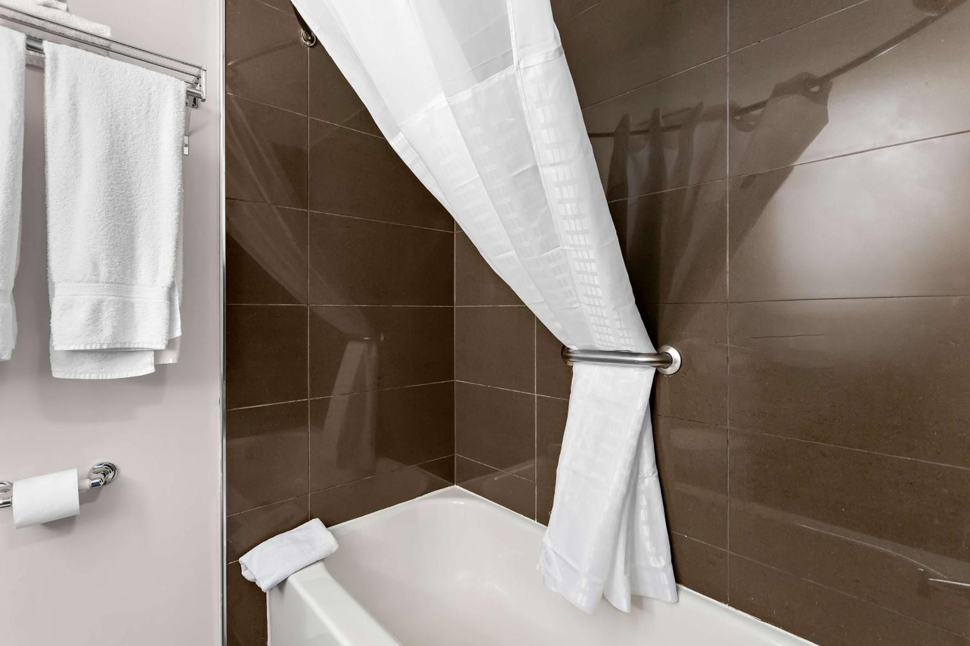 Surestay Plus By Best Western Windsor Esterno foto