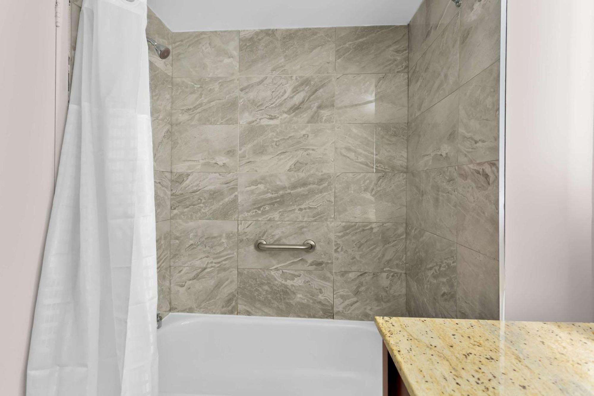 Surestay Plus By Best Western Windsor Esterno foto